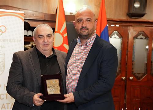 тренер во сениорски категории